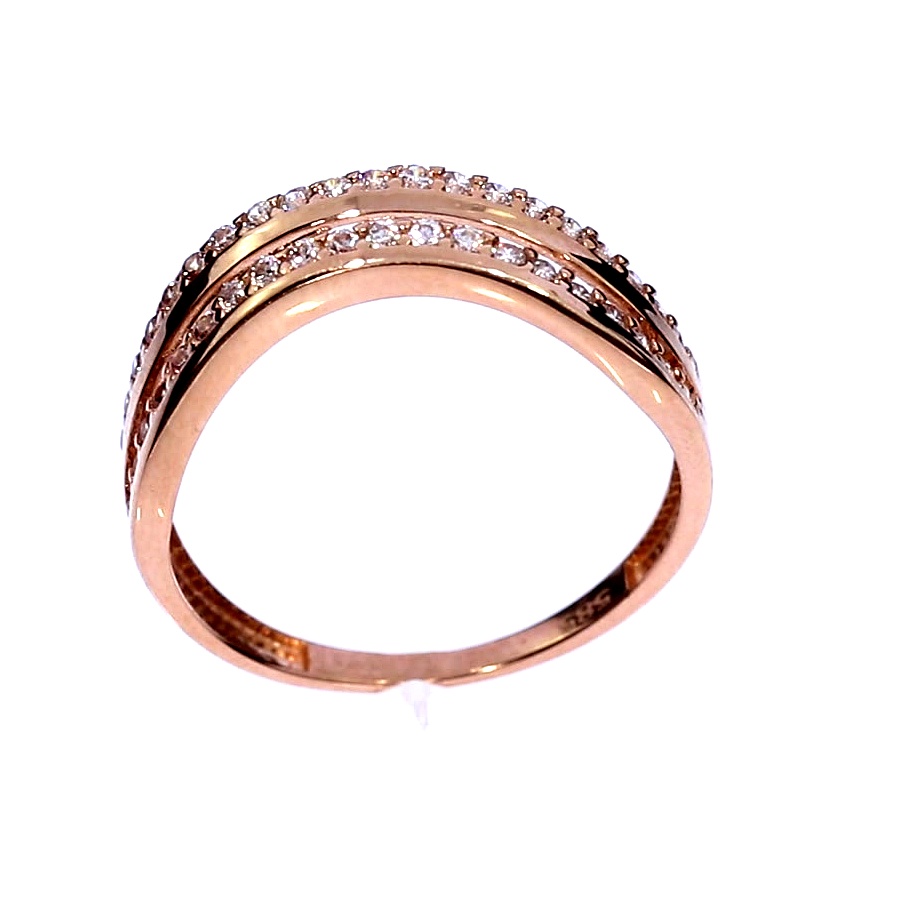 Golden ring with zircon