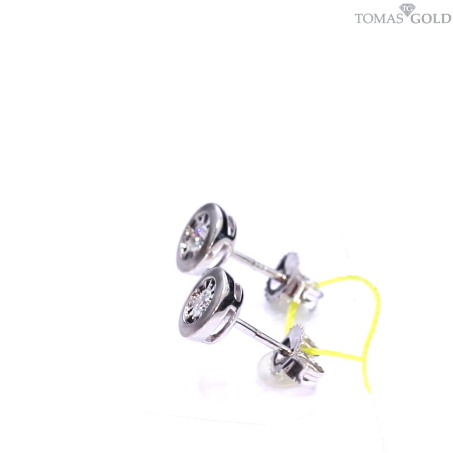 Gold earrings with diamonds