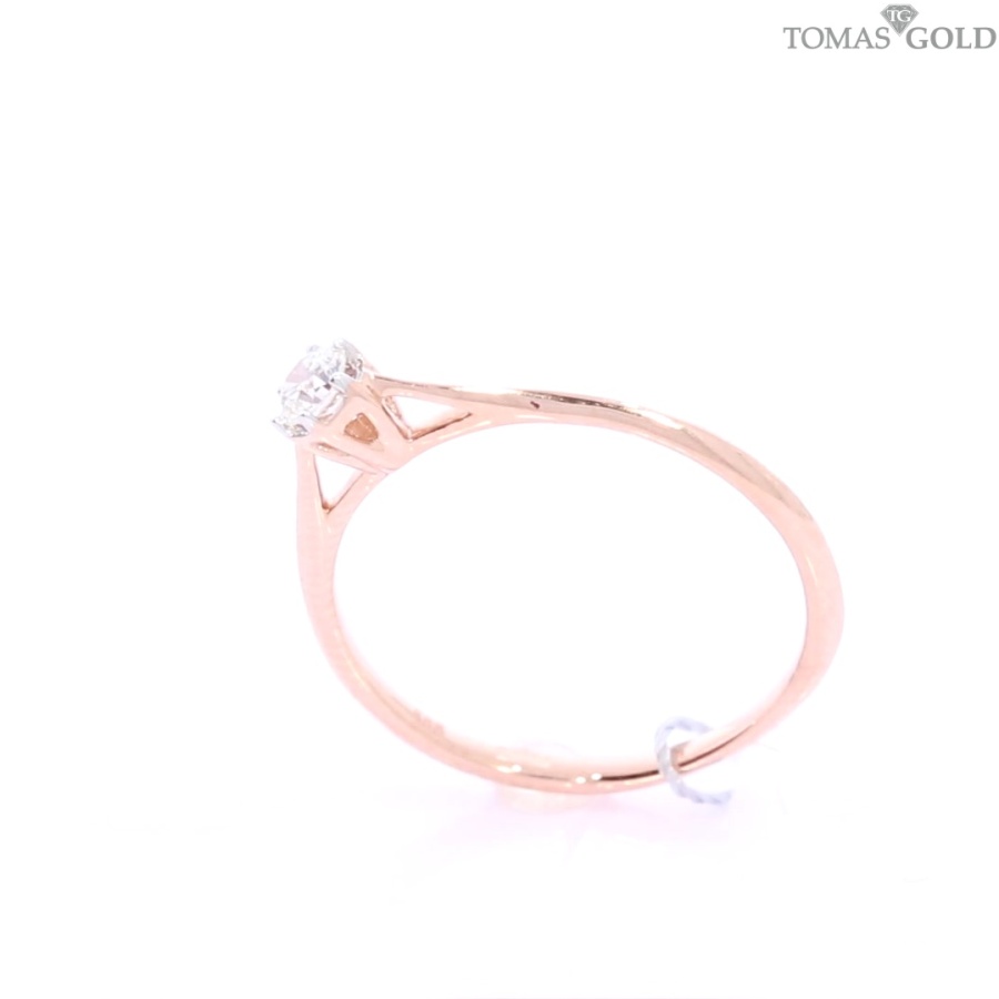 Gold ring with diamond