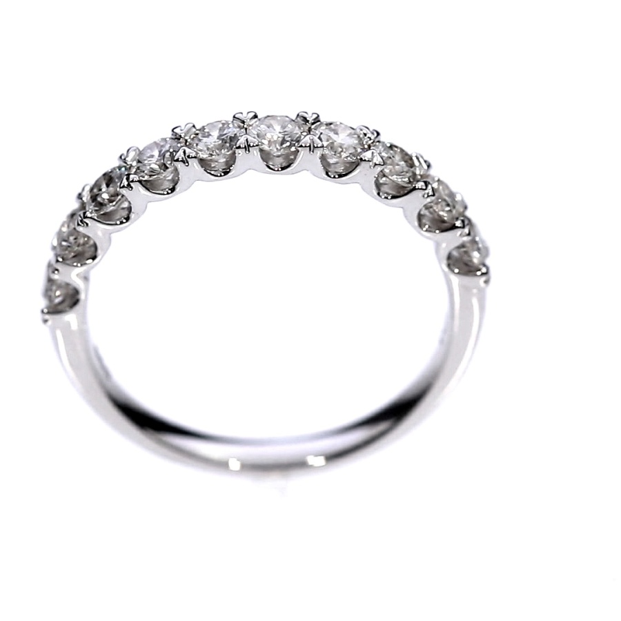 Золотое кольцо с драгоценными камнями