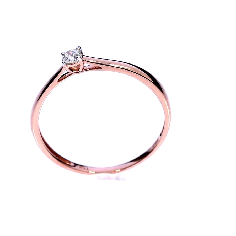 Gold ring with diamond