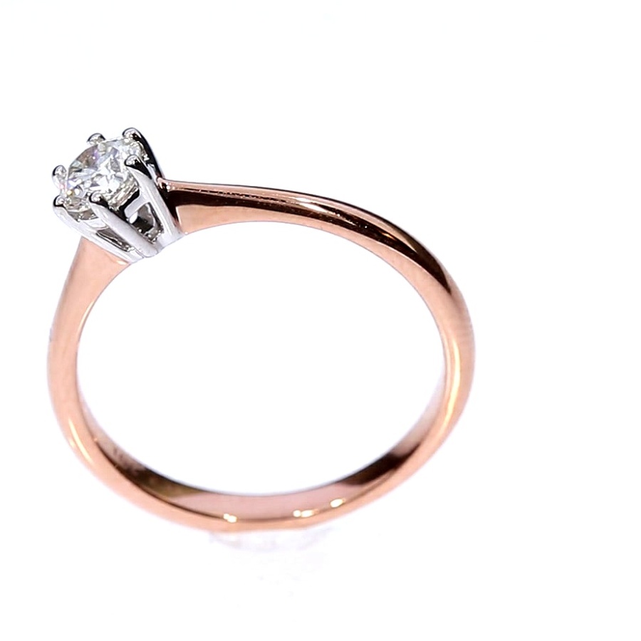 Gold ring with diamond