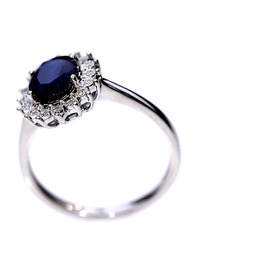 Золотое кольцо с сапфиром