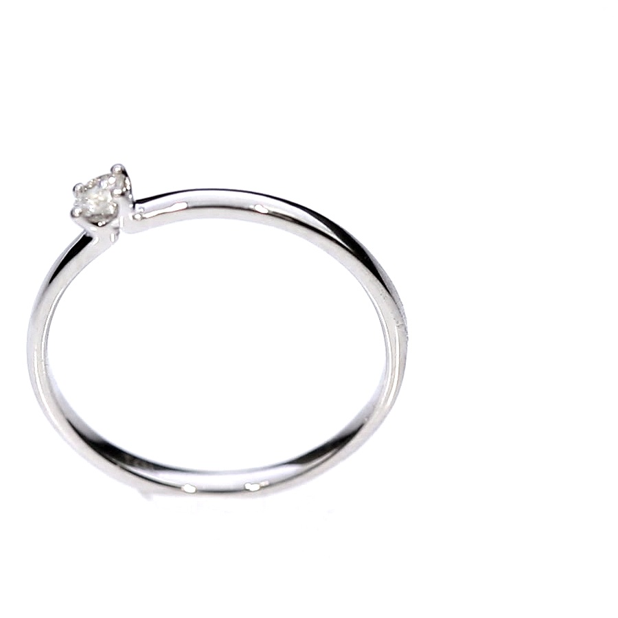 Gold ring with diamond