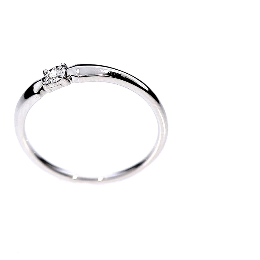 Gold ring with diamond